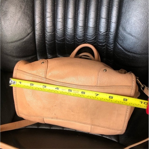 Authentic Coach Legacy Duffle Satchel in Natural Leather - Picture 8 of 16